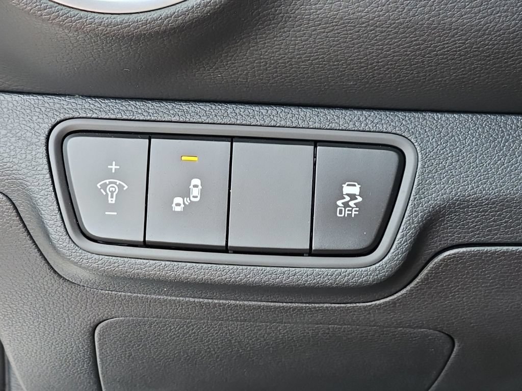 Used 2024 Kia Forte LXS w/ LXS Technology Package FWD image 13