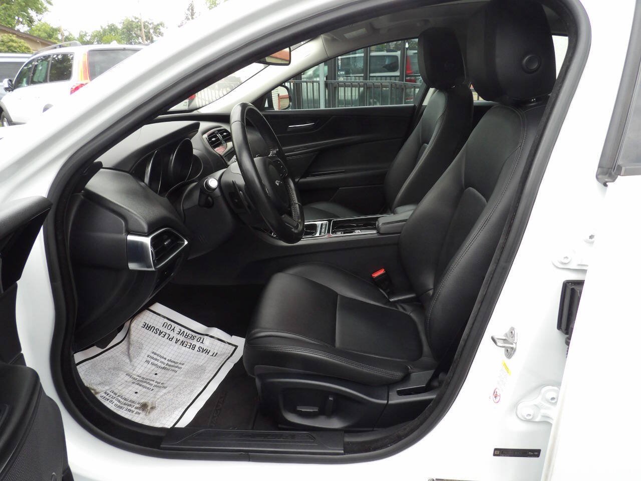 Used 2018 Jaguar XE RWD image 7