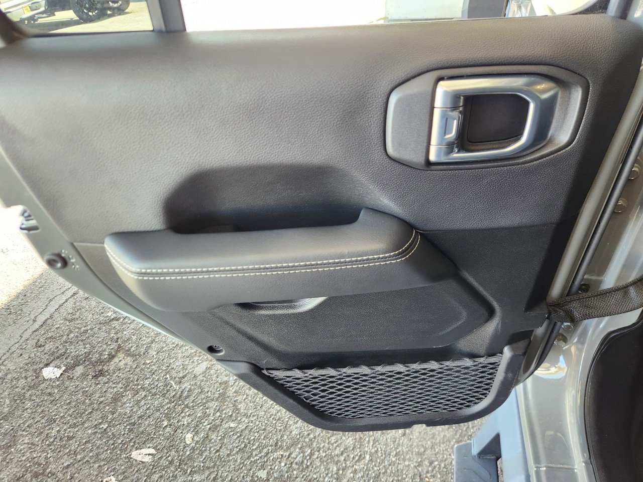 Used 2022 Jeep Wrangler Unlimited Sahara w/ Cold Weather Group image 15
