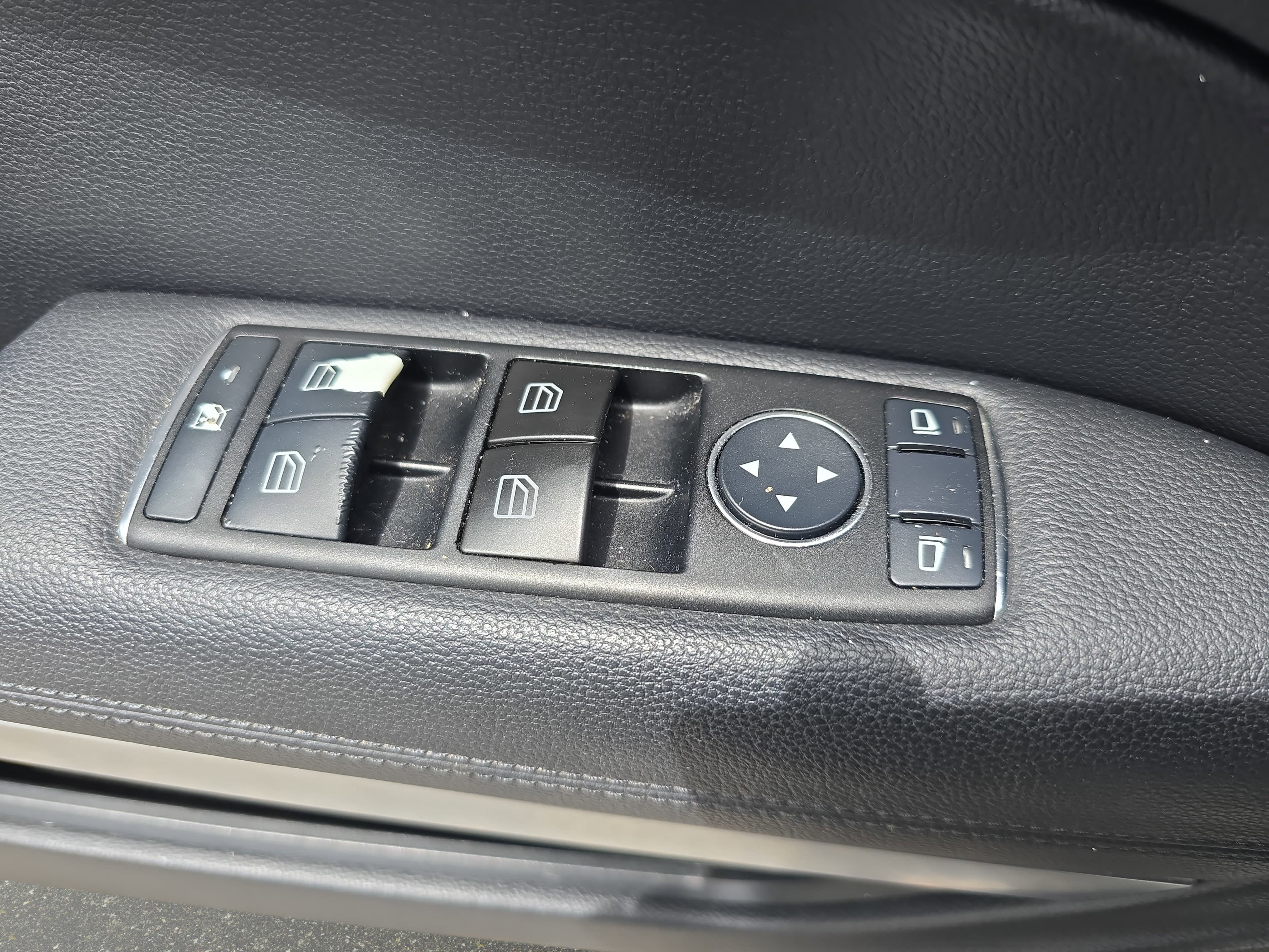 Used 2011 Mercedes-Benz E 550 Coupe image 24