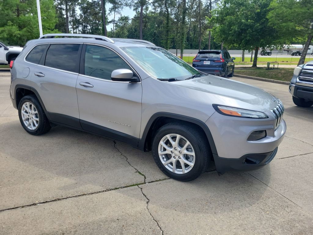 Used 2016 Jeep Cherokee Latitude FWD image 9