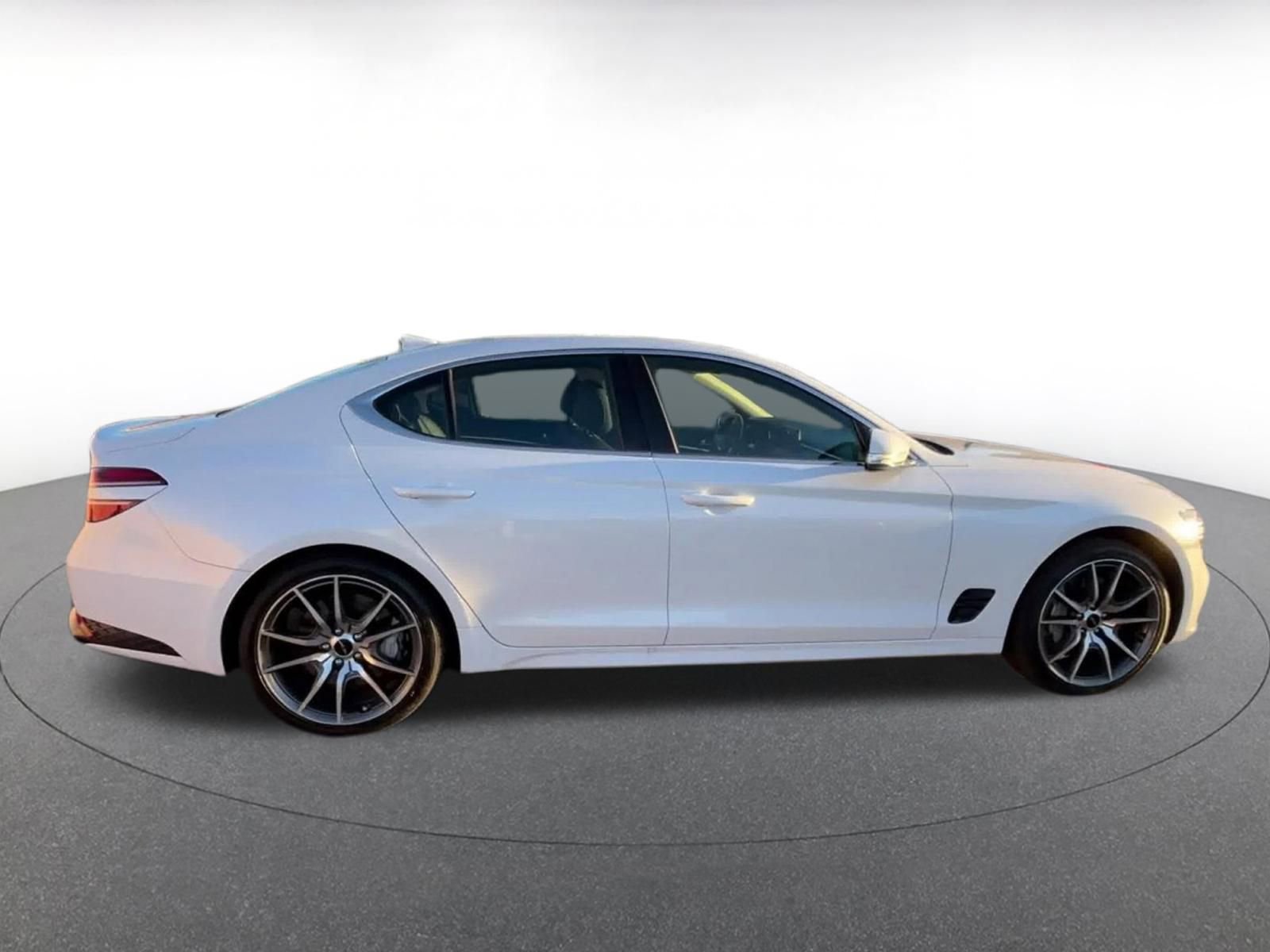 Used 2025 Genesis G70 2.5T image 15