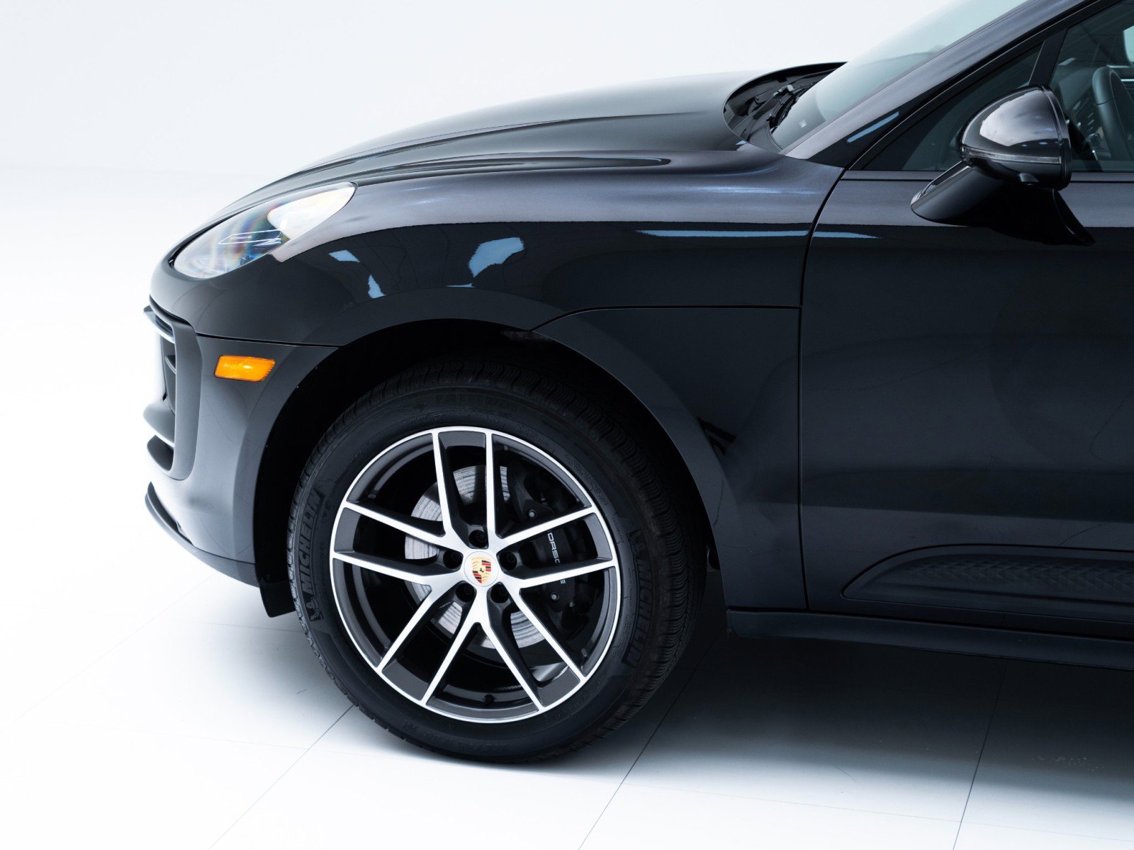 Certified 2025 Porsche Macan image 11