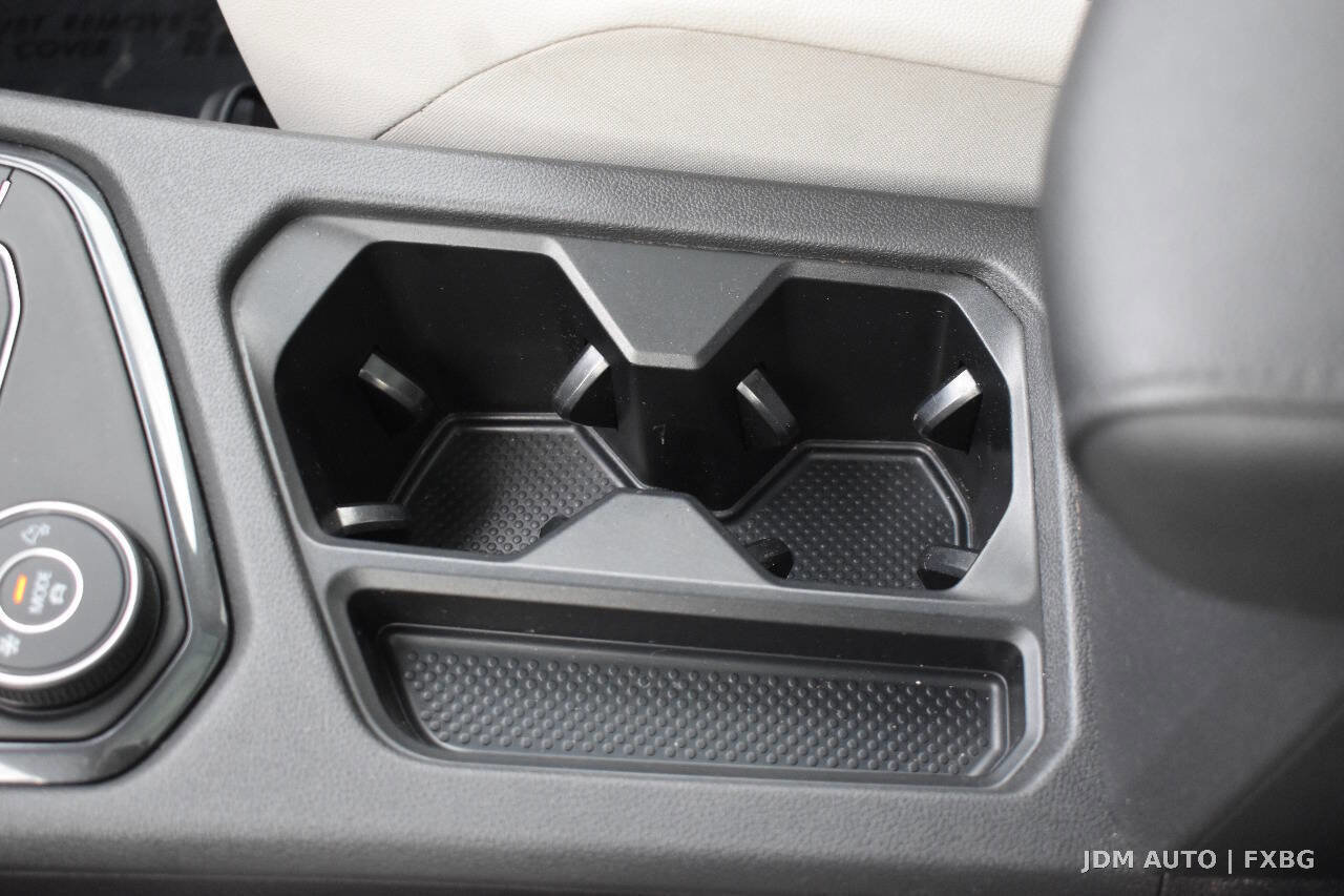Used 2019 Volkswagen Tiguan SE AWD/4WD image 32