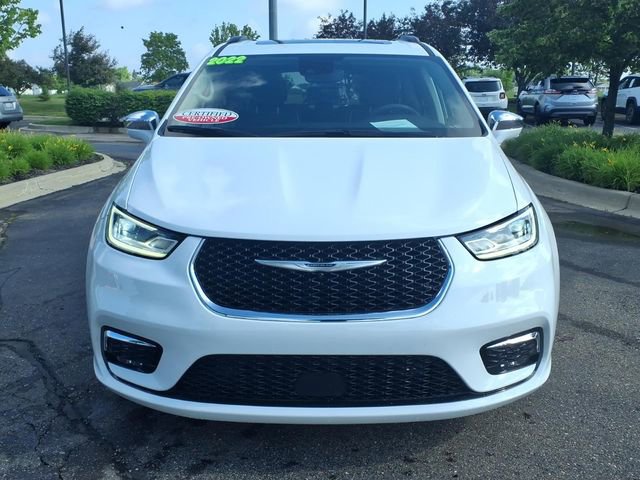 Used 2022 Chrysler Pacifica Limited FWD image 2