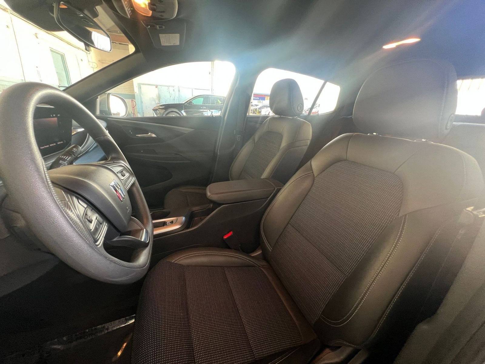 Used 2025 Buick Envista Preferred image 36