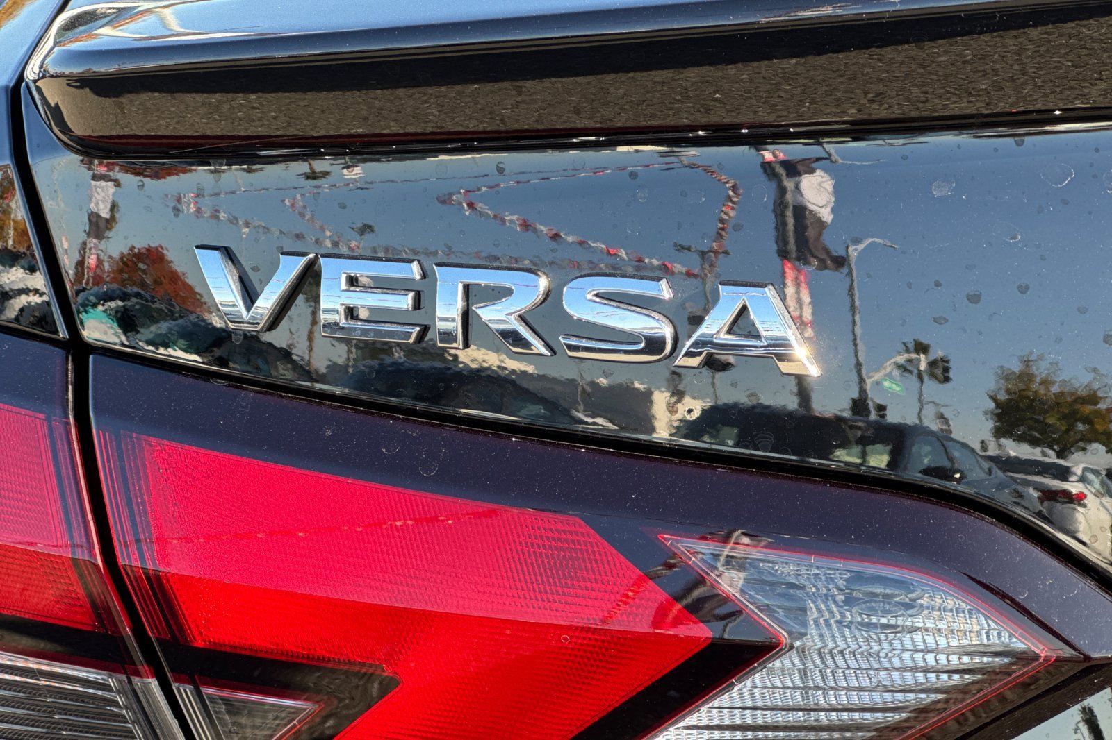 New 2025 Nissan Versa SR w/ Trunk Package image 22