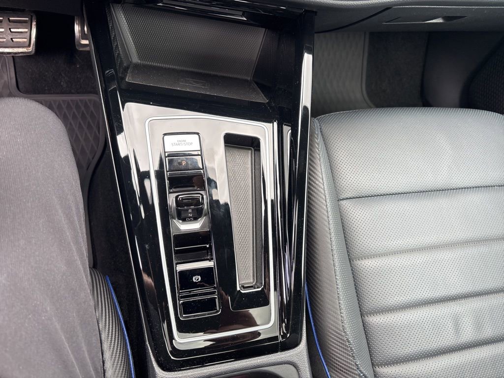 Used 2024 Volkswagen Golf R AWD/4WD image 16