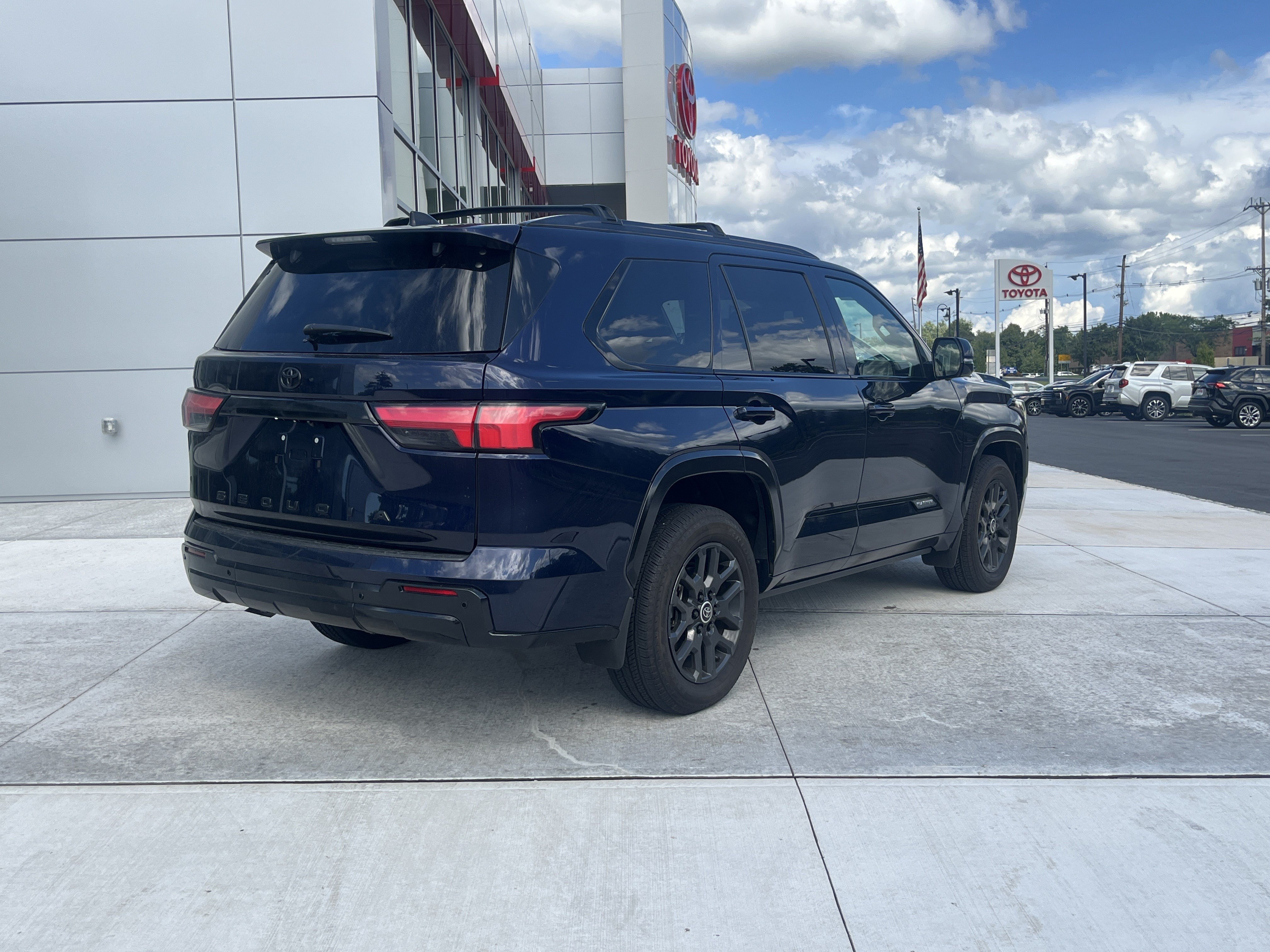 Certified 2024 Toyota Sequoia Platinum AWD/4WD image 3