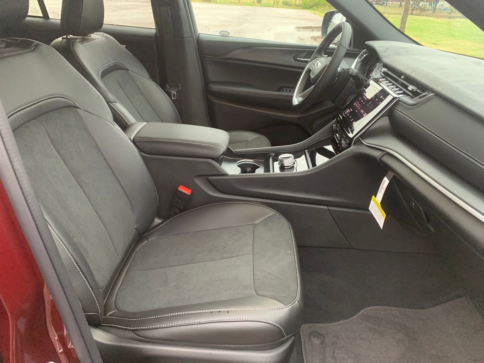 New 2025 Jeep Grand Cherokee 4WD image 30