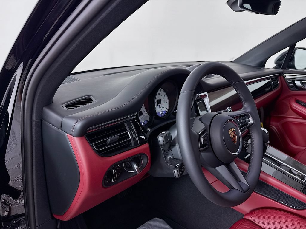 New 2026 Porsche Macan AWD/4WD image 4