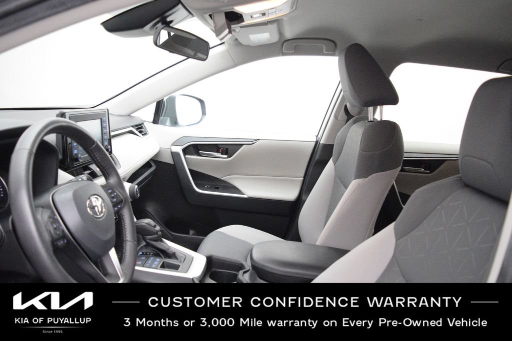 Used 2021 Toyota RAV4 XLE w/ XLE Grade Weather Package AWD/4WD image 10