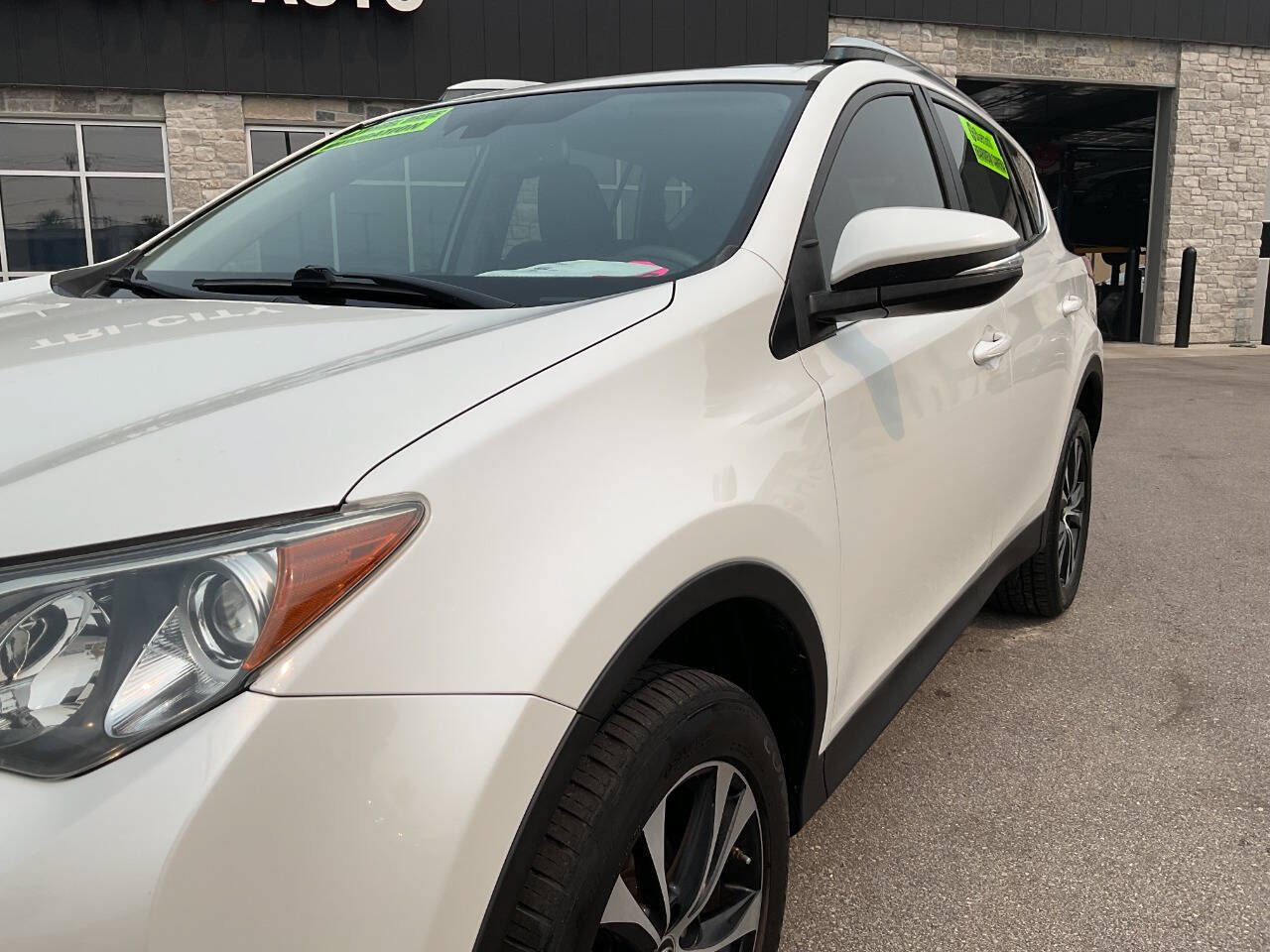 Used 2015 Toyota RAV4 Limited w/ Technology Package AWD/4WD image 2