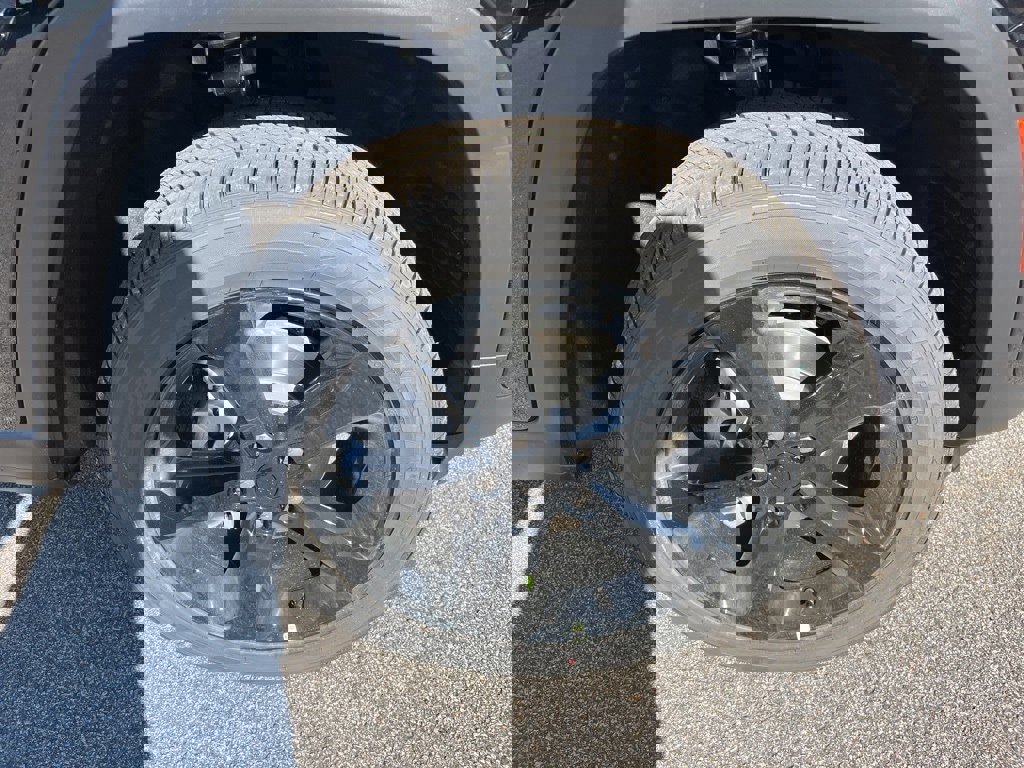 New 2025 Jeep Grand Cherokee Altitude image 9