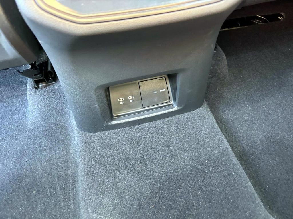 Used 2024 Volkswagen Atlas Cross Sport SEL R-Line image 33