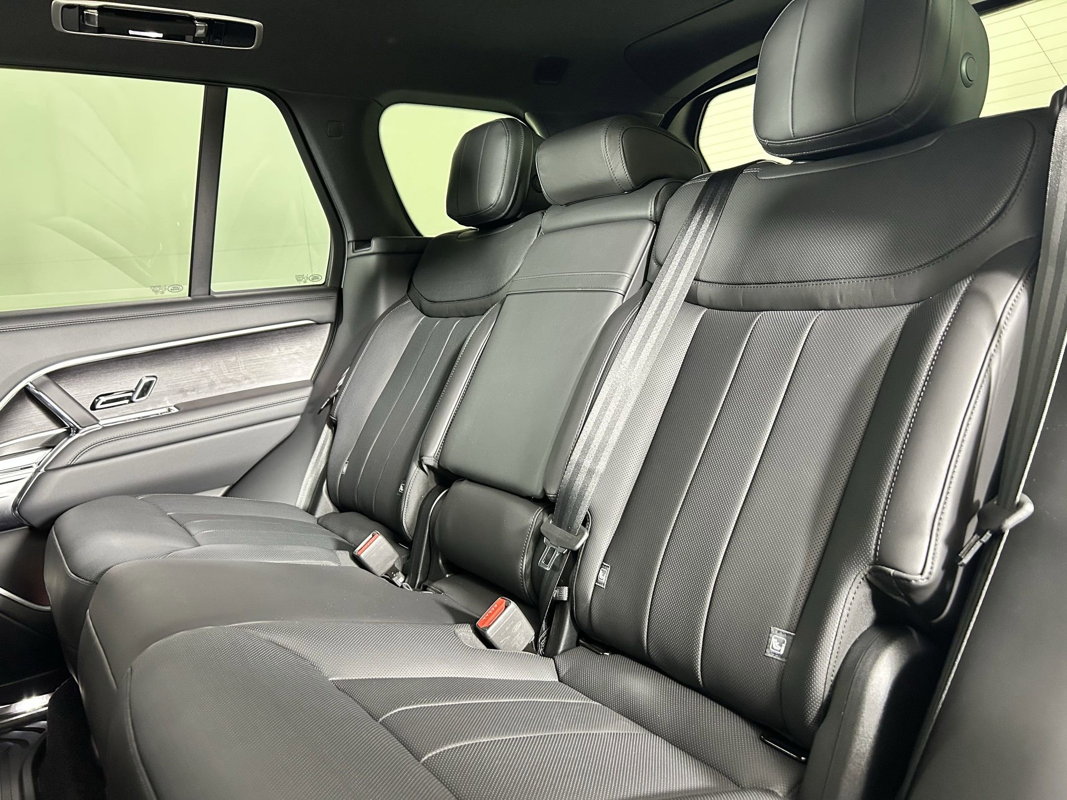New 2025 Land Rover Range Rover SE image 18