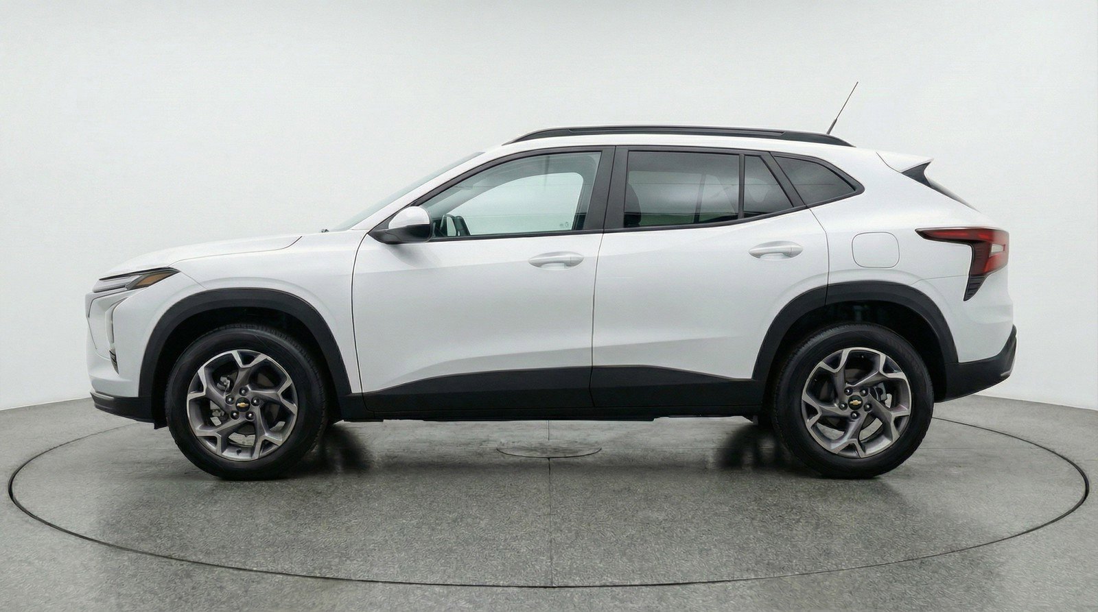 Used 2025 Chevrolet Trax LT w/ LT Convenience Package image 5