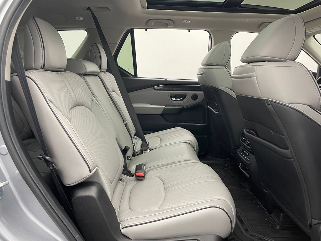 Used 2025 Honda Pilot Elite image 38