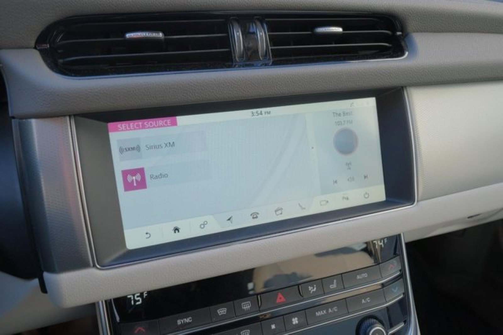 Used 2020 Jaguar XF Premium image 23