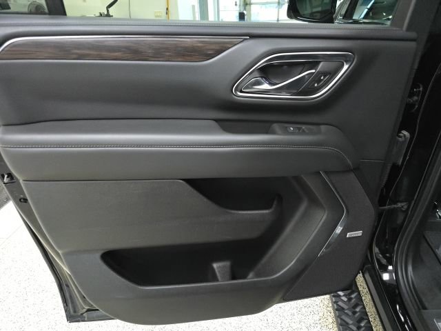 Used 2023 Chevrolet Suburban Z71 w/ Luxury Package image 9