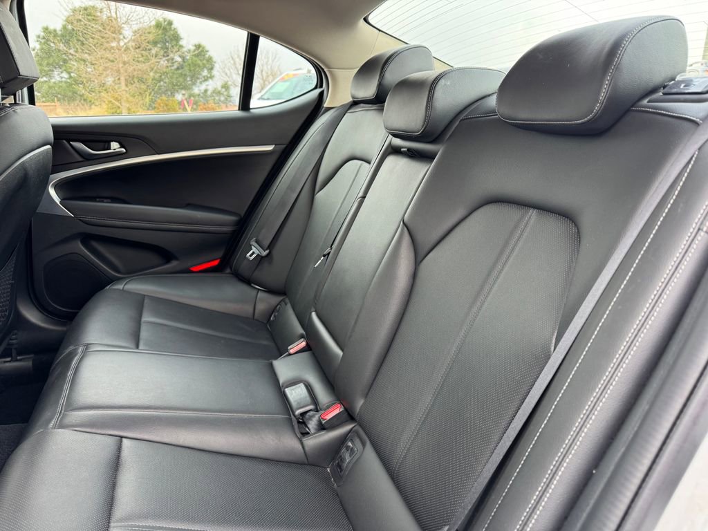 Used 2025 Genesis G70 2.5T image 8