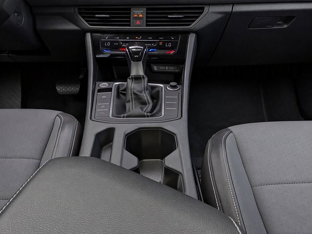 Certified 2026 Volkswagen Jetta SE FWD image 24