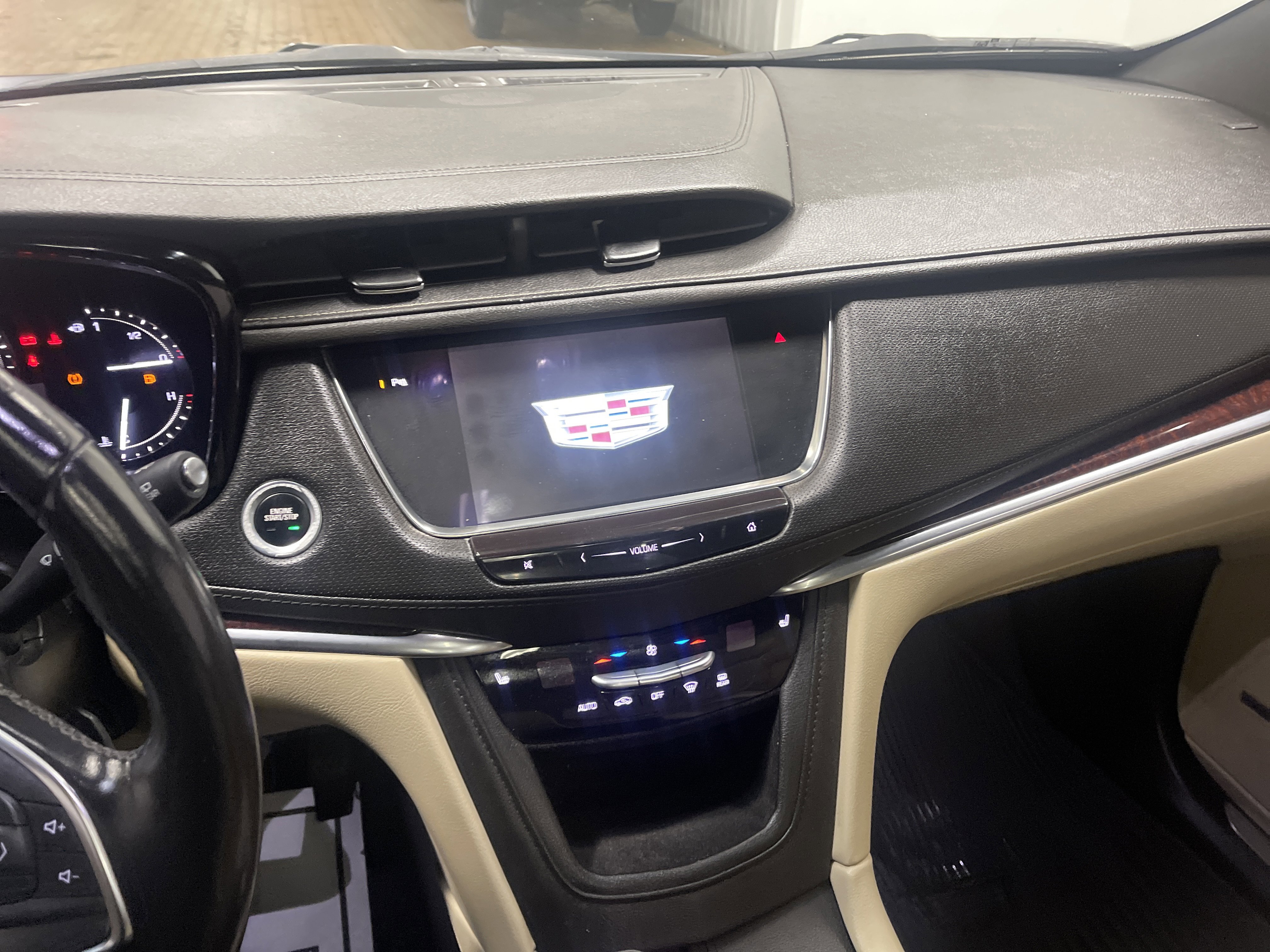 Used 2019 Cadillac XT5 Luxury image 30