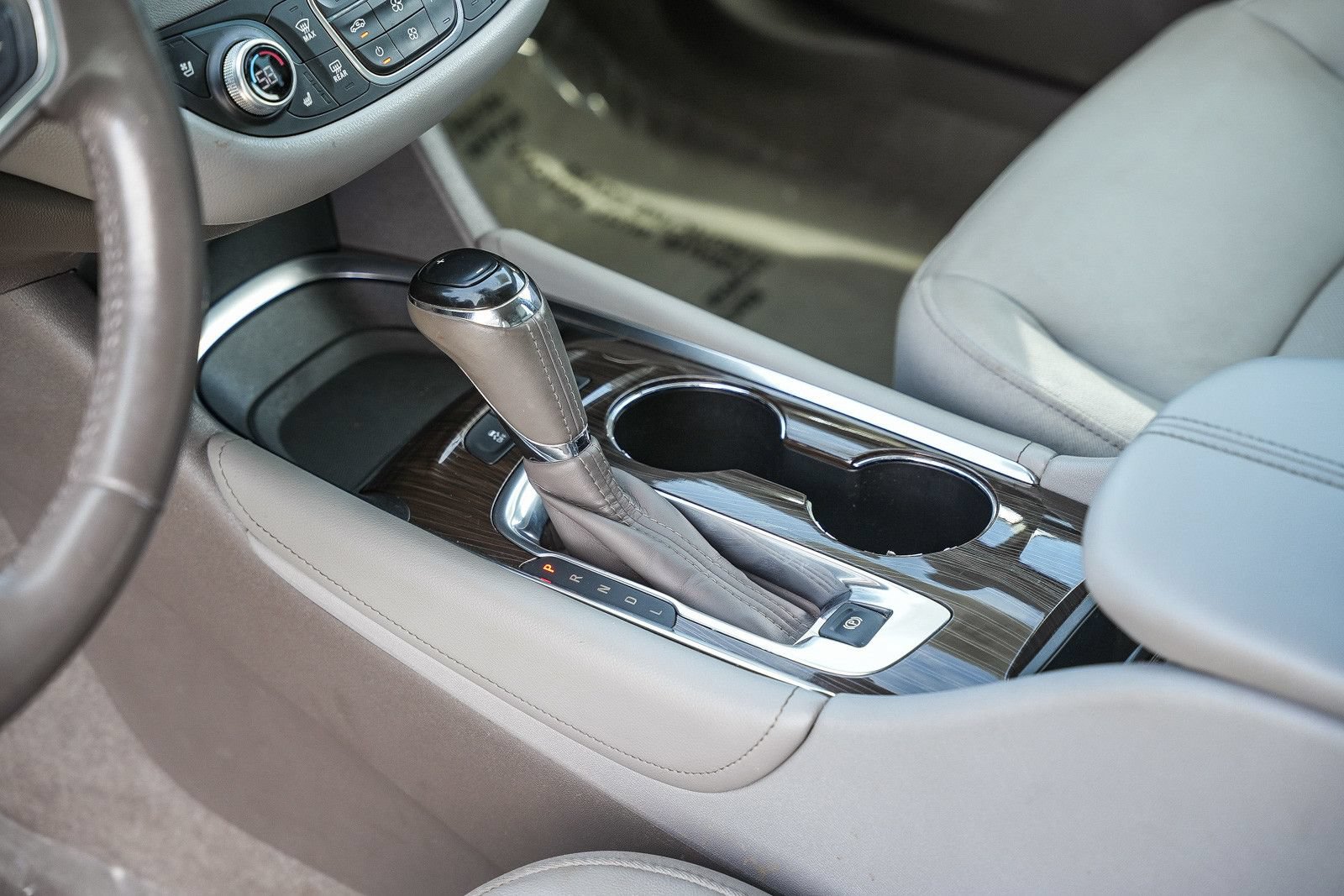 Used 2018 Chevrolet Malibu Premier w/ Premier Sun and Wheel Package FWD image 21