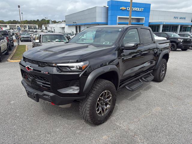 Used 2024 Chevrolet Colorado ZR2 w/ ZR2 Convenience Package III AWD/4WD image 3