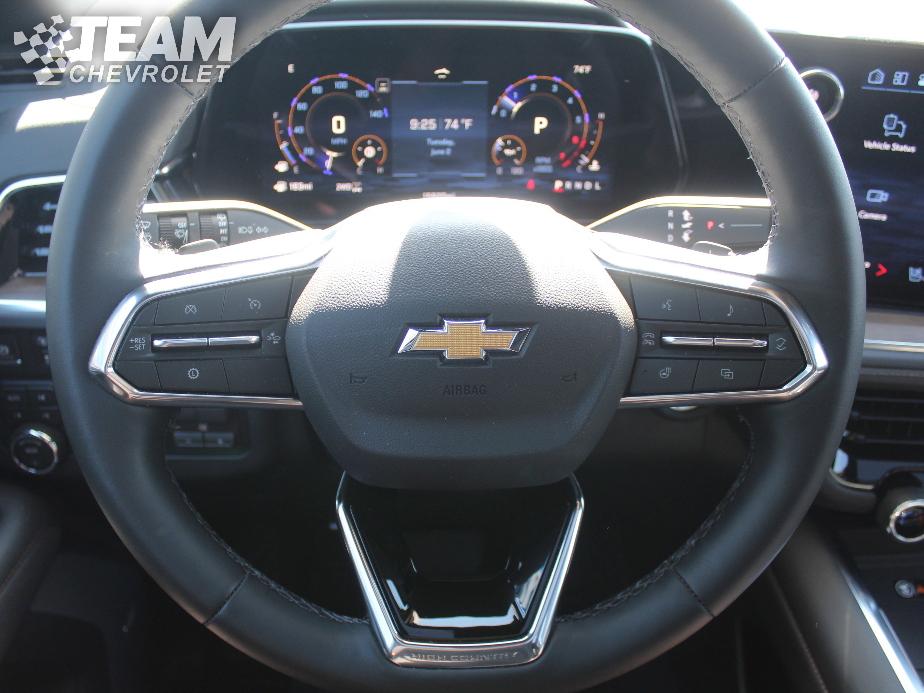 Used 2025 Chevrolet Tahoe High Country AWD/4WD image 16