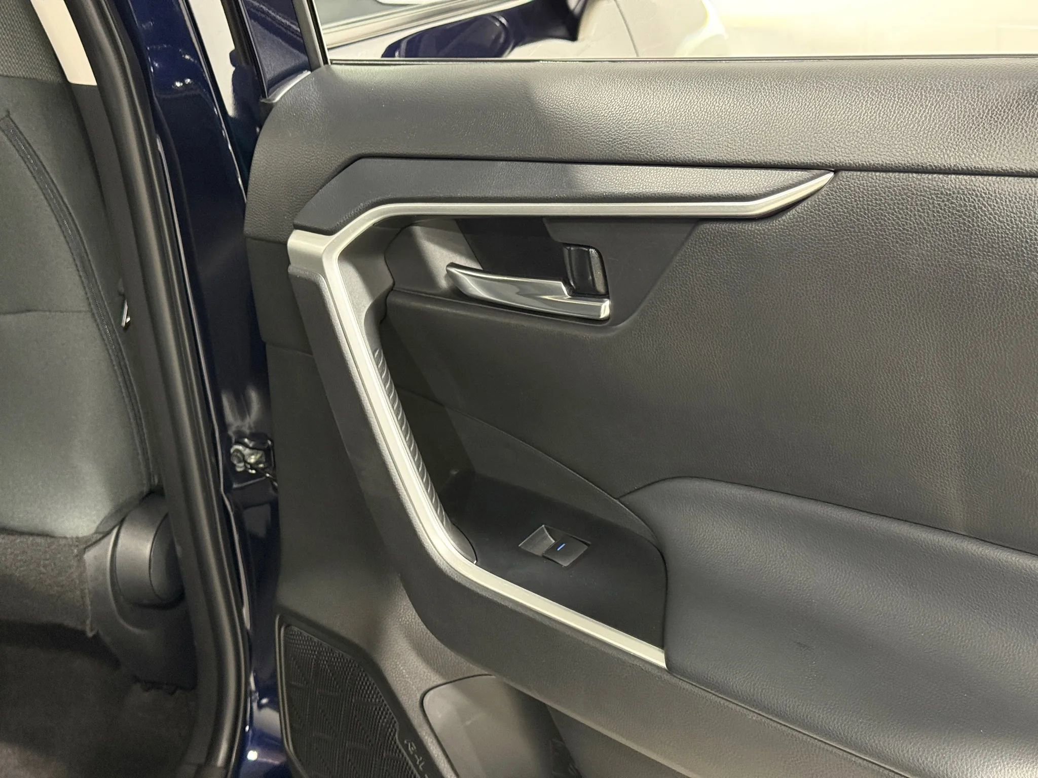 Used 2022 Toyota RAV4 XLE w/ Convenience Package image 55