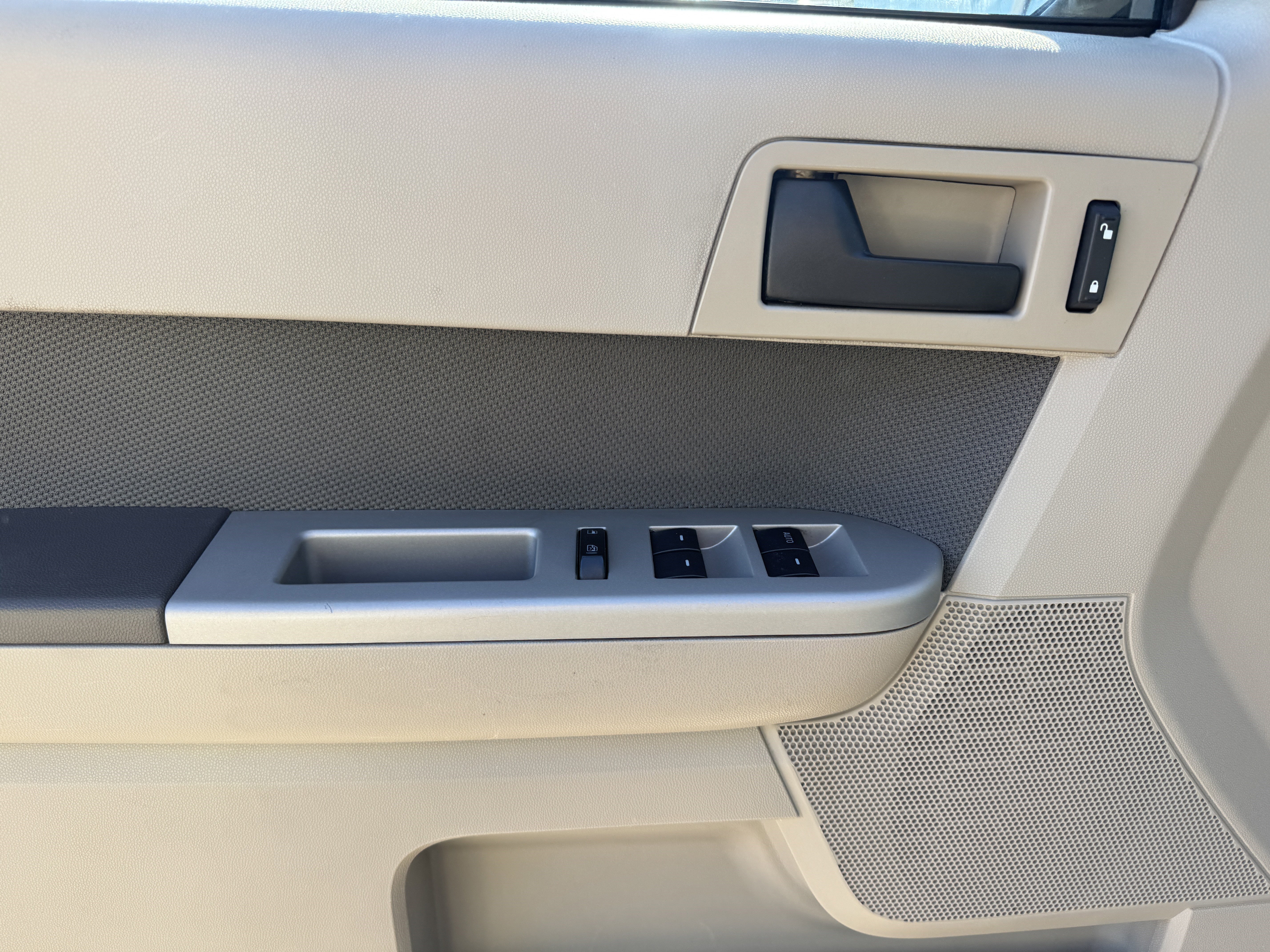 Used 2010 Ford Escape XLT FWD image 9