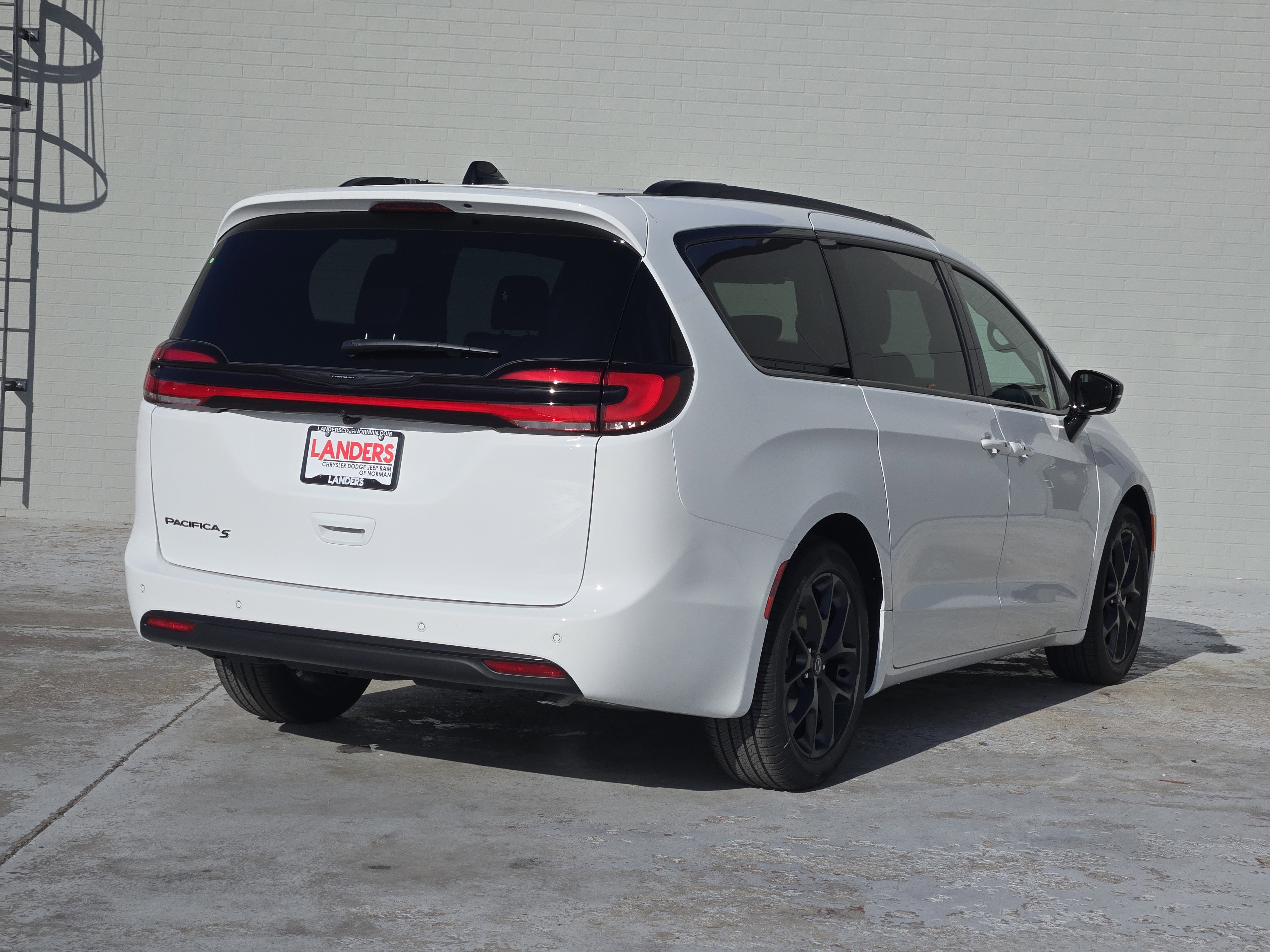 New 2026 Chrysler Pacifica Select w/ S Appearance Package image 4