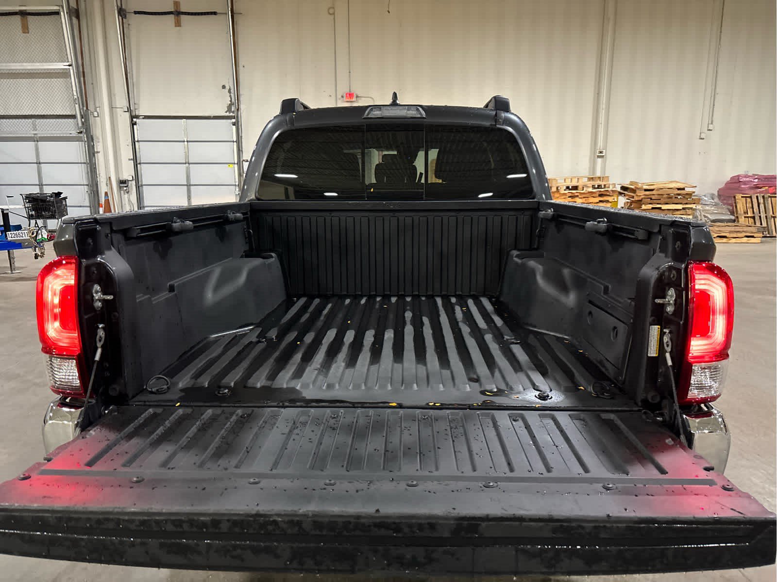Certified 2020 Toyota Tacoma SR5 AWD/4WD image 6