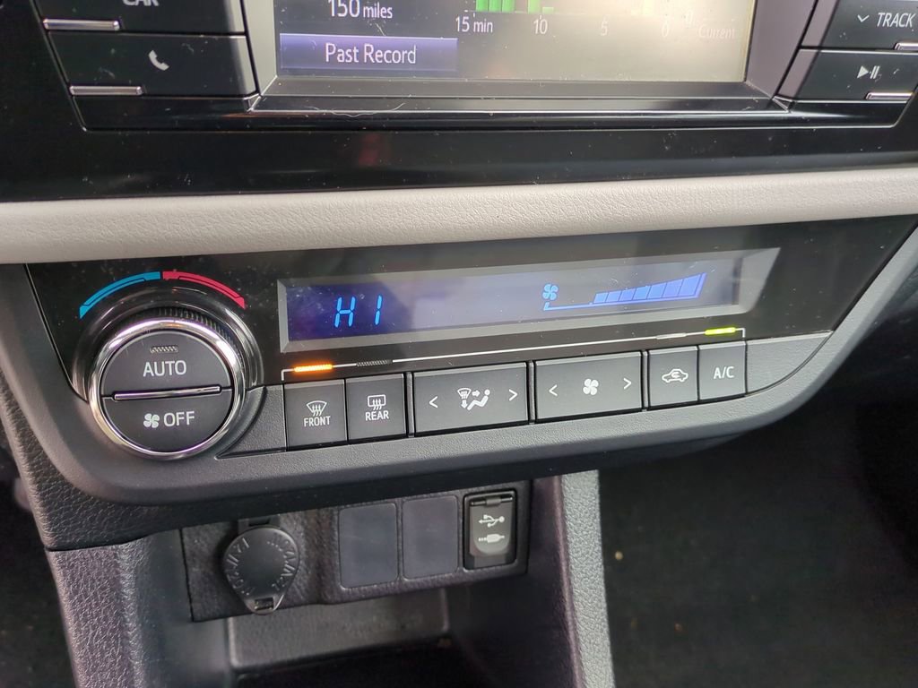 Used 2016 Toyota Corolla LE image 31