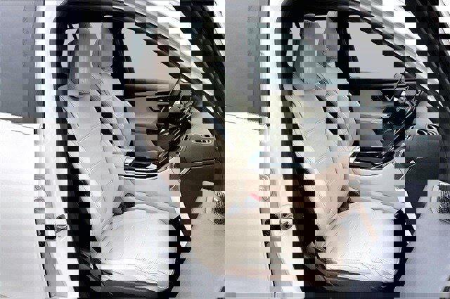 Used 2025 Mercedes-Benz GLC 300 300 image 32