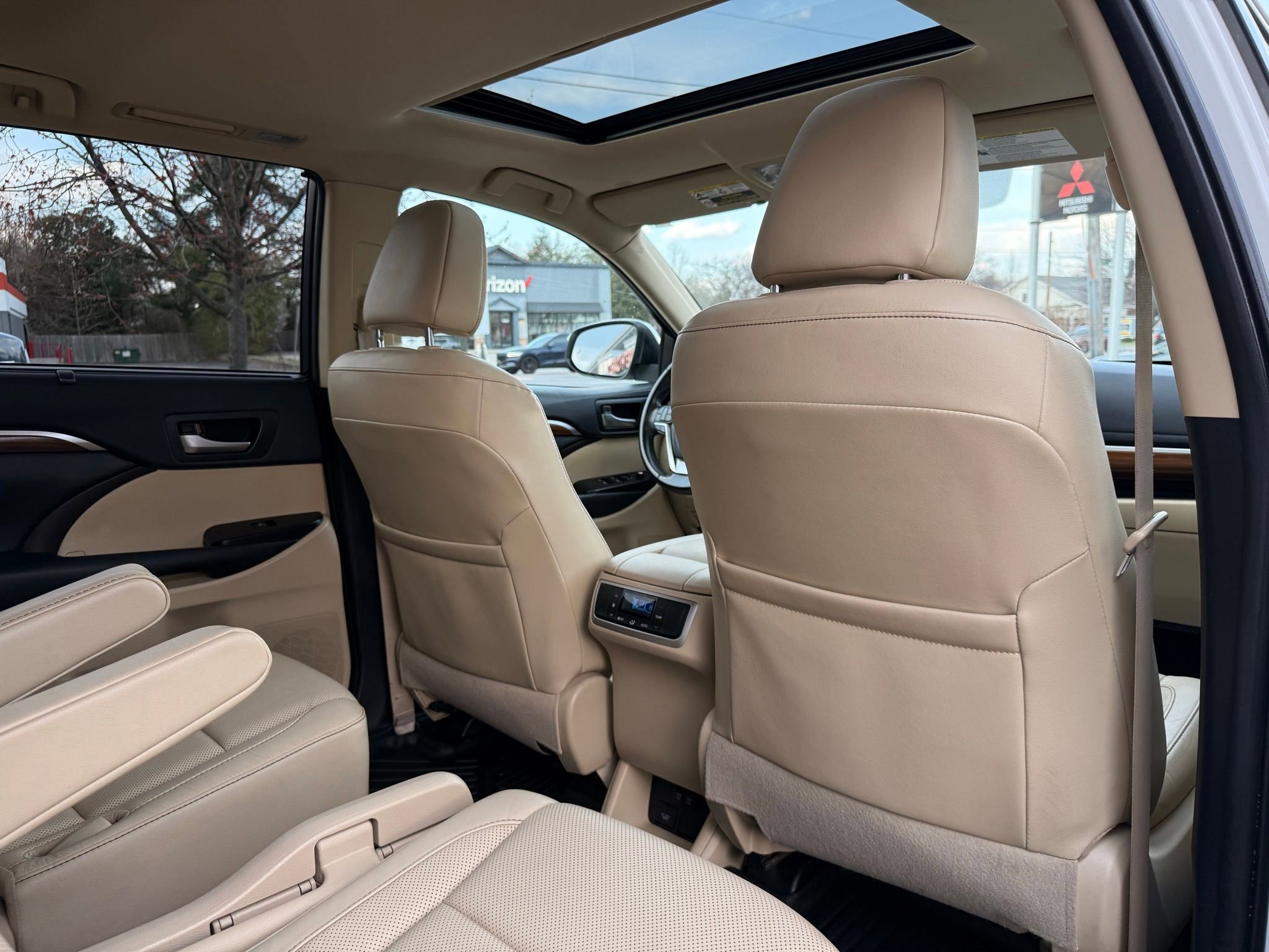 Used 2019 Toyota Highlander Limited AWD/4WD image 29