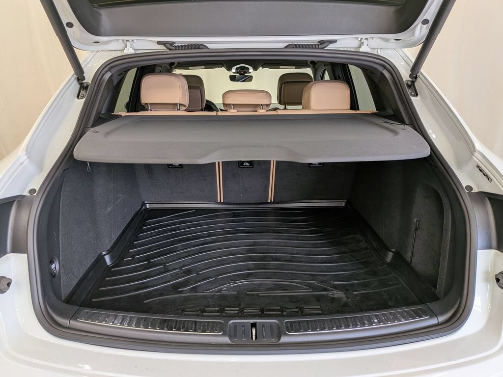 Used 2021 Porsche Macan AWD/4WD image 28