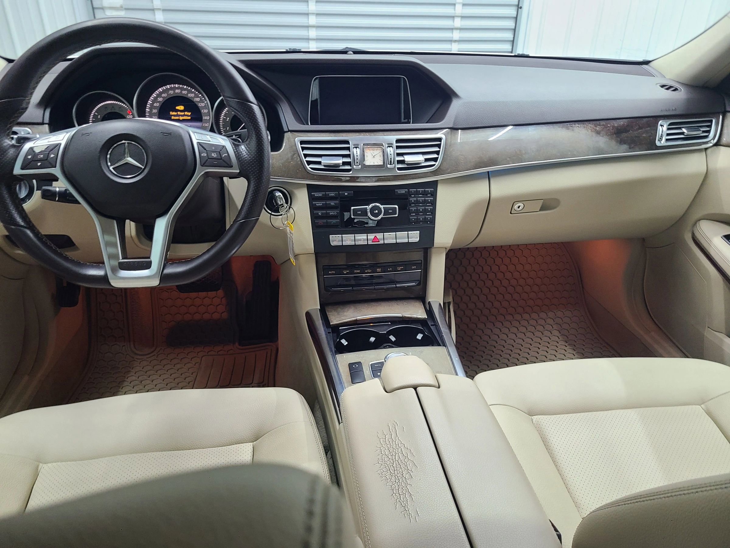 Used 2014 Mercedes-Benz E 350 4MATIC Sedan image 3