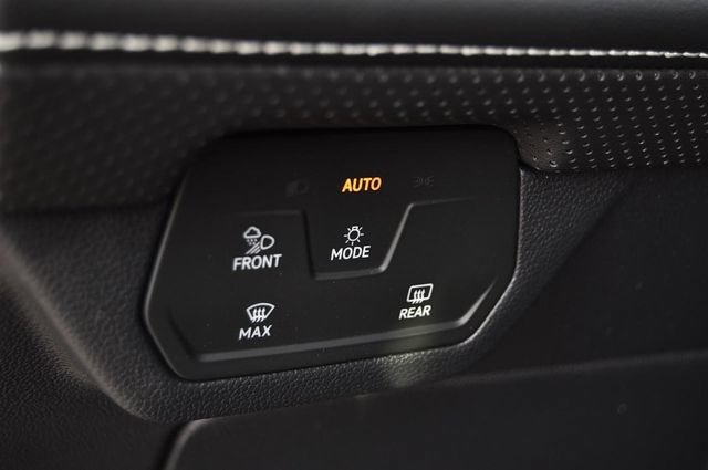 New 2026 Volkswagen Atlas Cross Sport SE AWD/4WD image 11