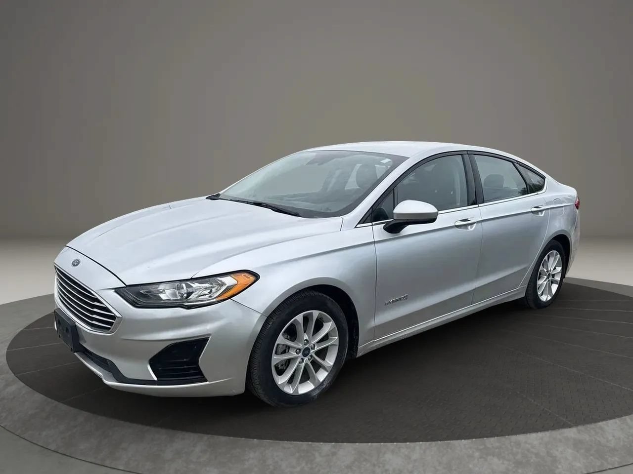 Used 2019 Ford Fusion SE FWD image 1