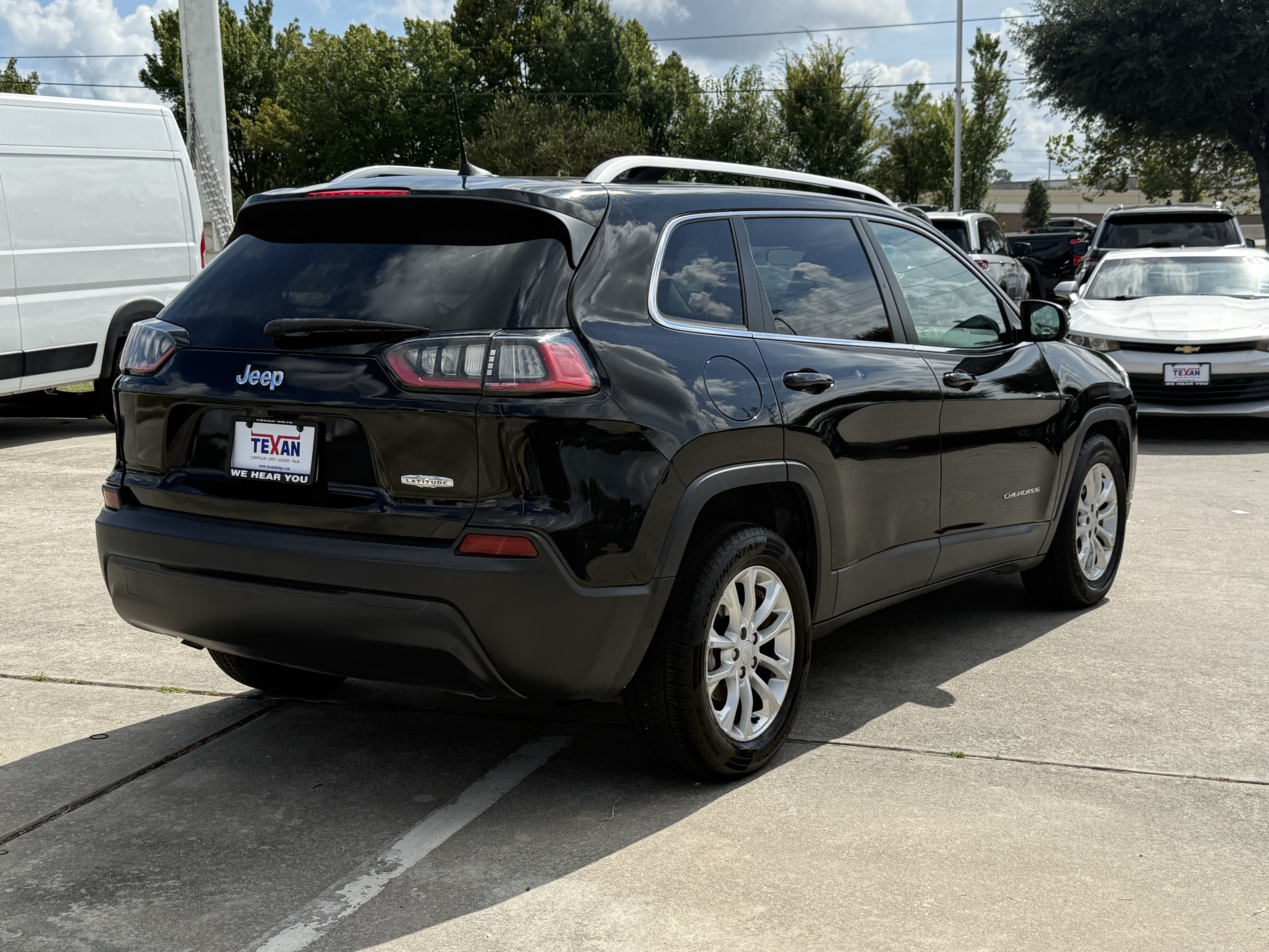 Used 2019 Jeep Cherokee Latitude w/ Popular Appearance Group FWD image 5