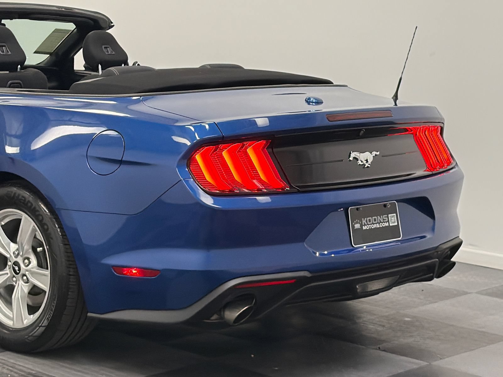 Used 2022 Ford Mustang Convertible RWD image 8