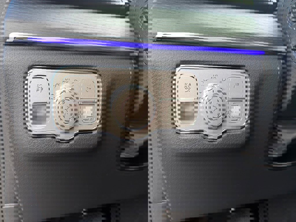 Used 2022 Mercedes-Benz GLE 350 4MATIC w/ Premium Package image 15