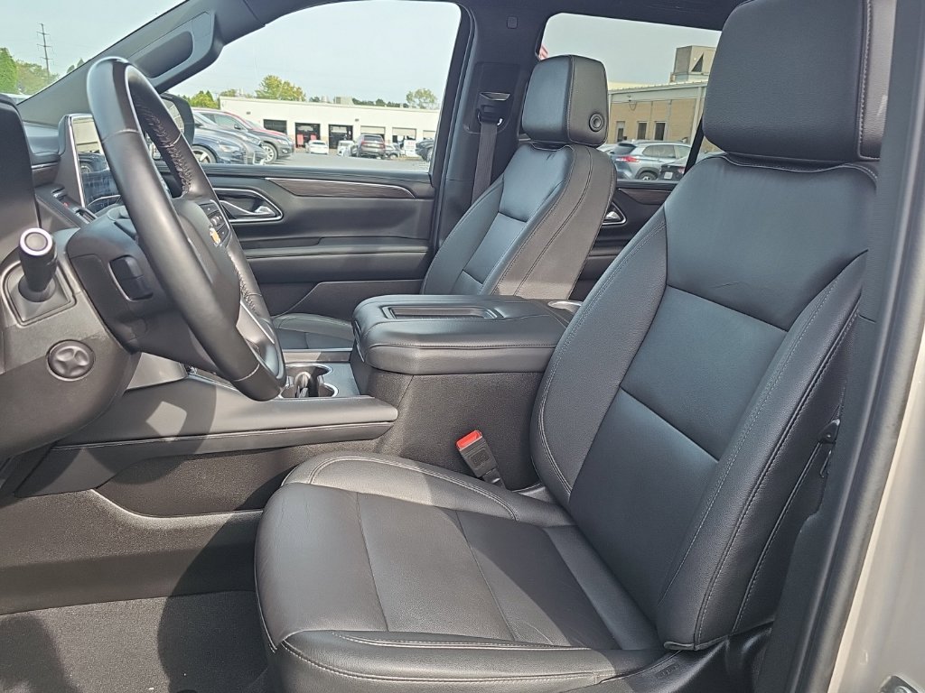 Used 2024 Chevrolet Tahoe LT w/ Luxury Package AWD/4WD image 3