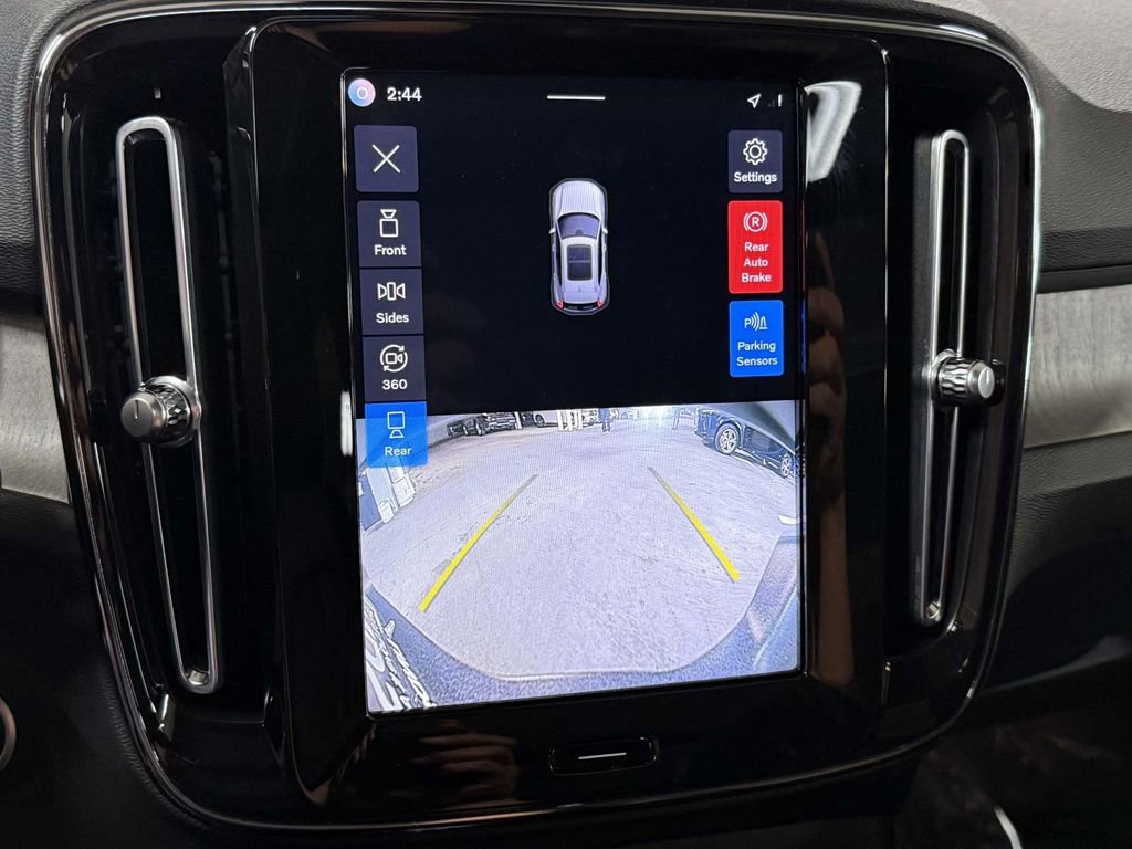 Used 2023 Volvo XC40 B5 Plus w/ Protection Package Premier image 7