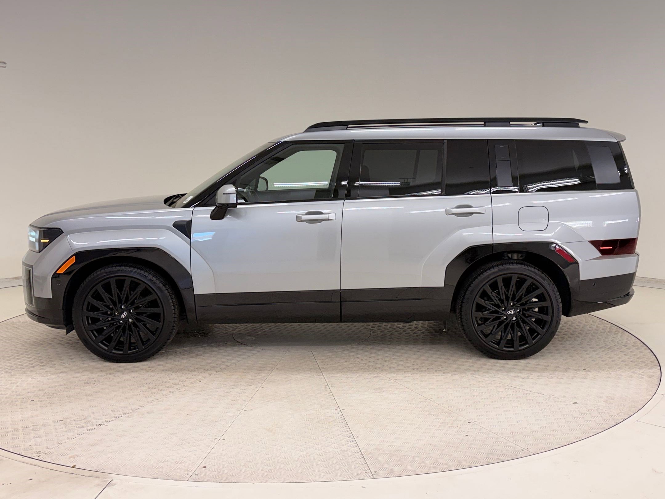 Used 2024 Hyundai Santa Fe Calligraphy image 2