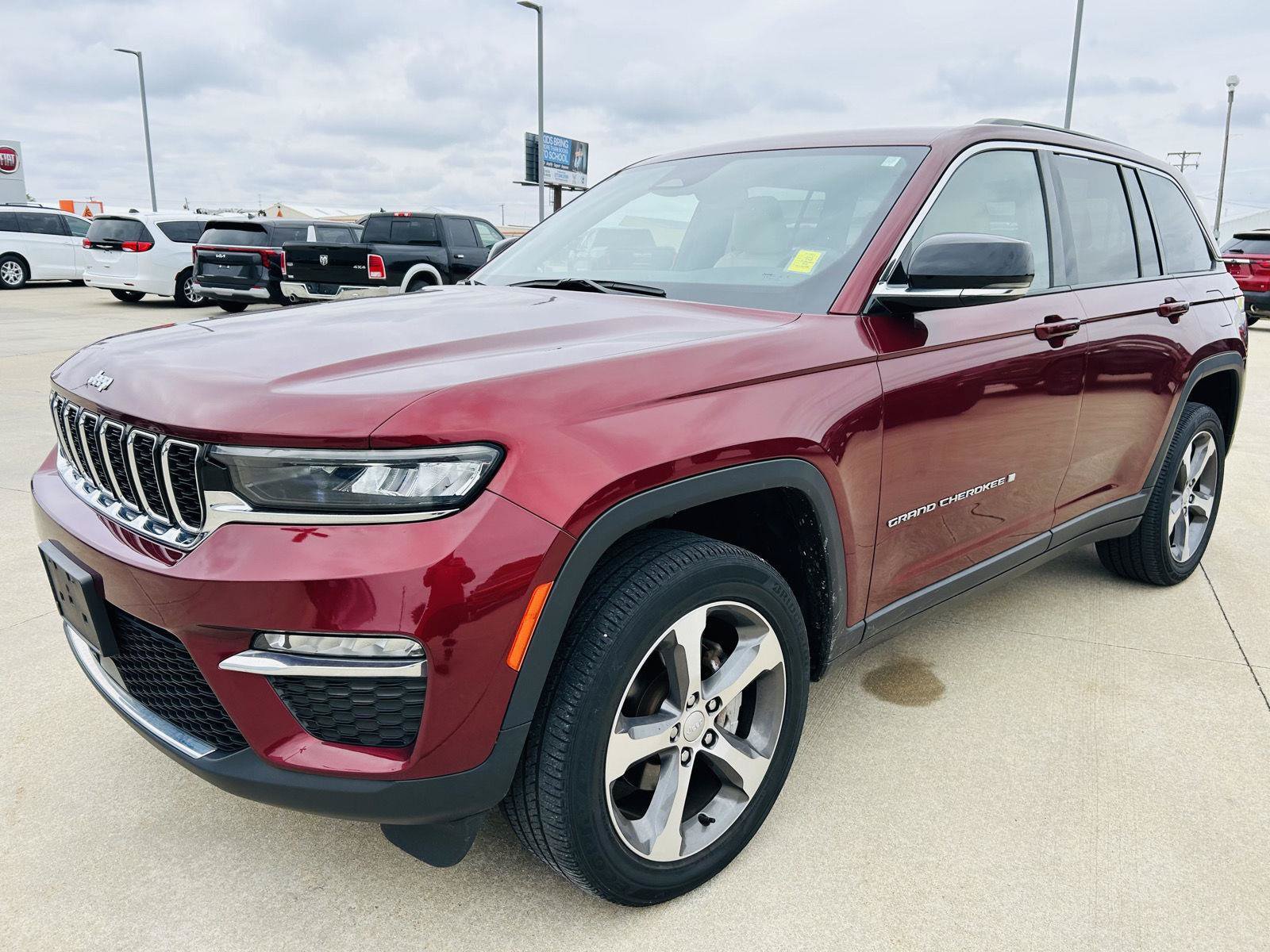 Used 2023 Jeep Grand Cherokee Limited AWD/4WD image 36
