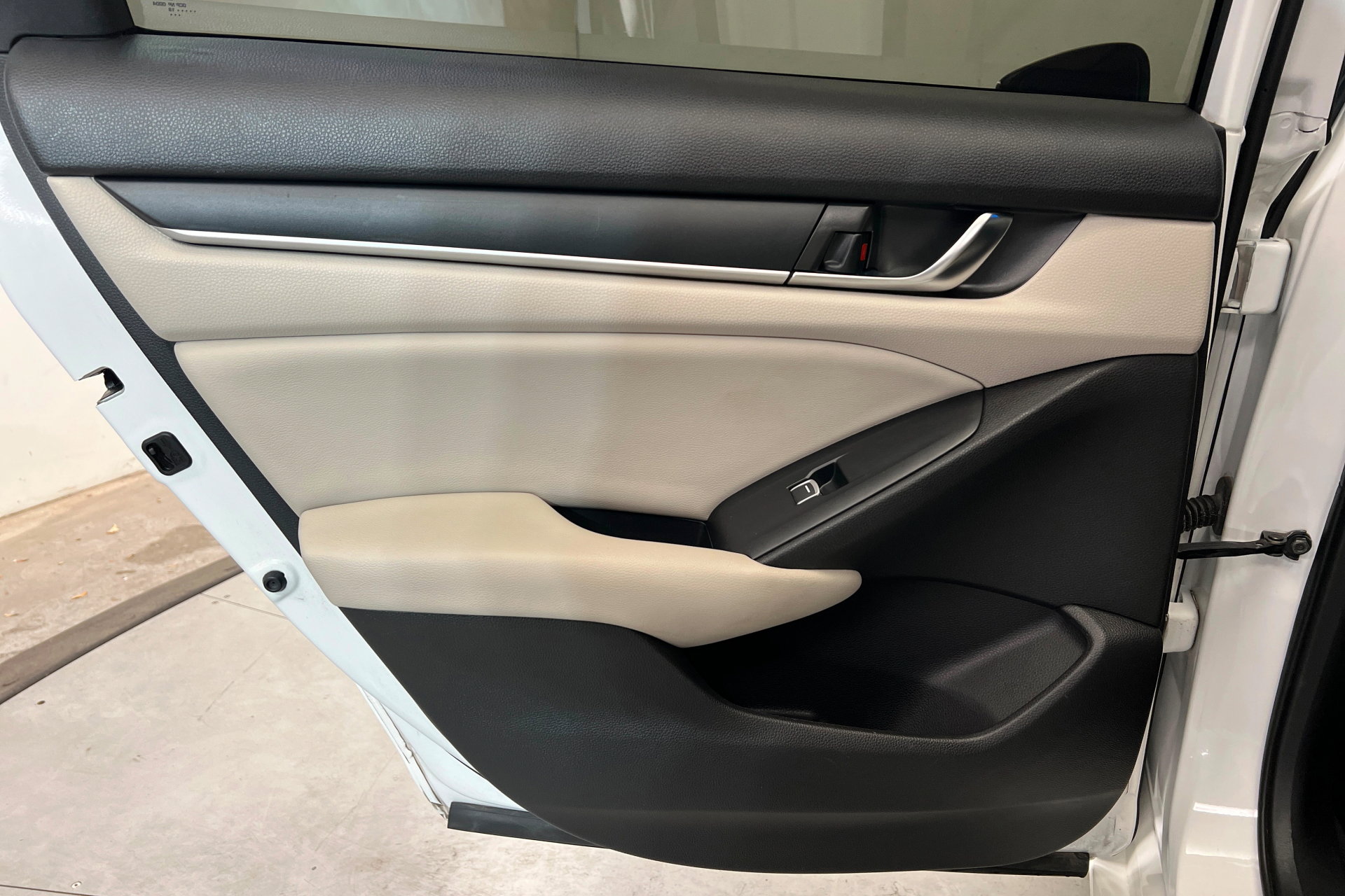 Used 2018 Honda Accord LX image 18