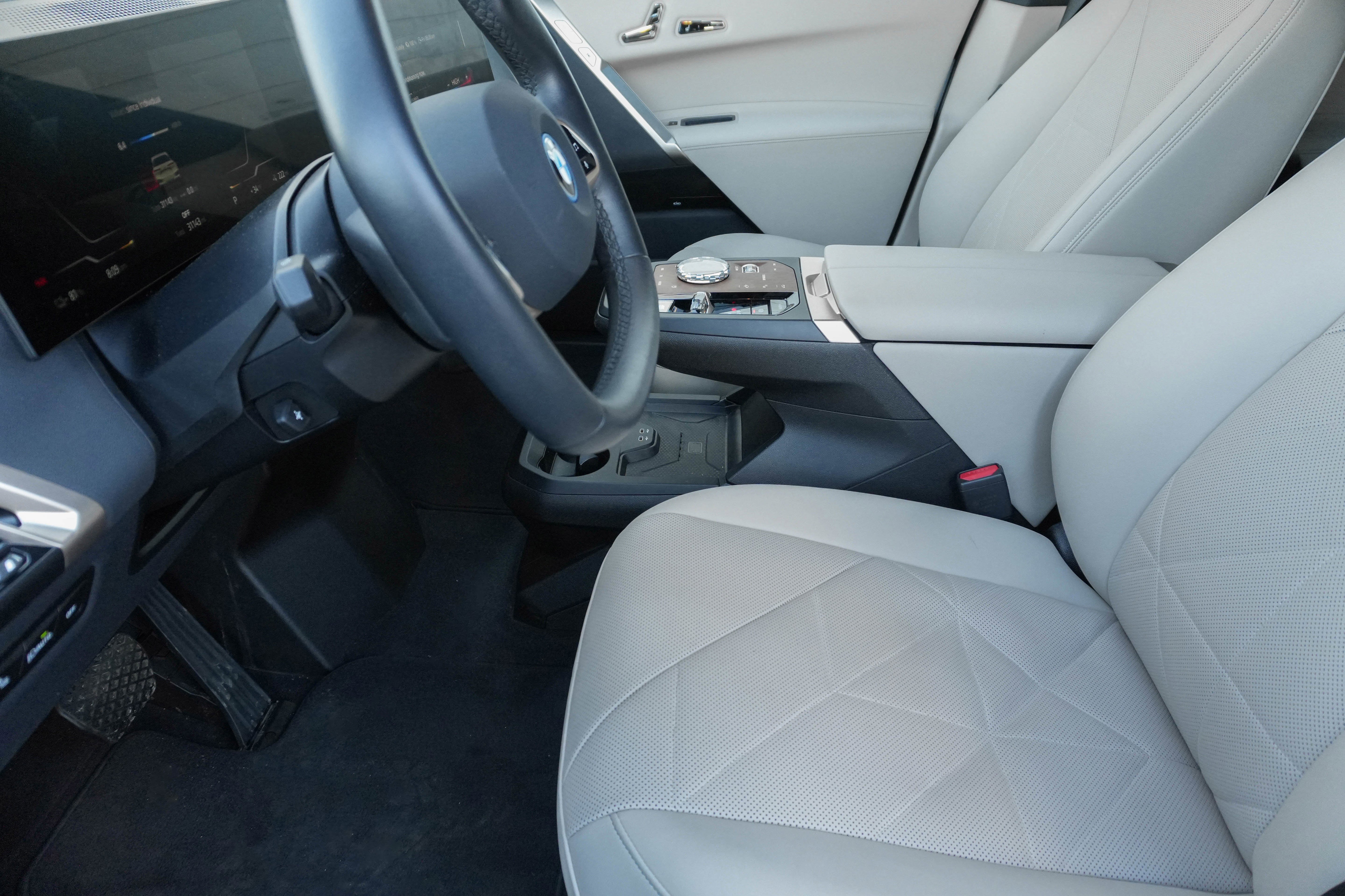 Certified 2023 BMW iX xDrive50 w/ Premium Package image 7